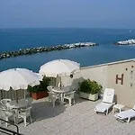 Manzi Hotel 3*