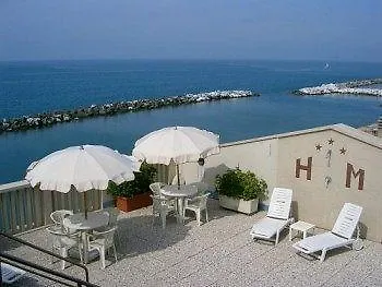 Manzi Hotel 3*